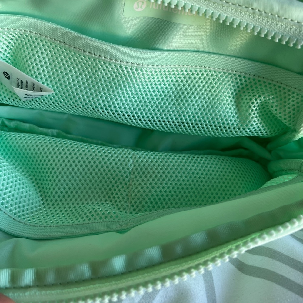 EUC Lululemon belt bag - Picture 4 of 6
